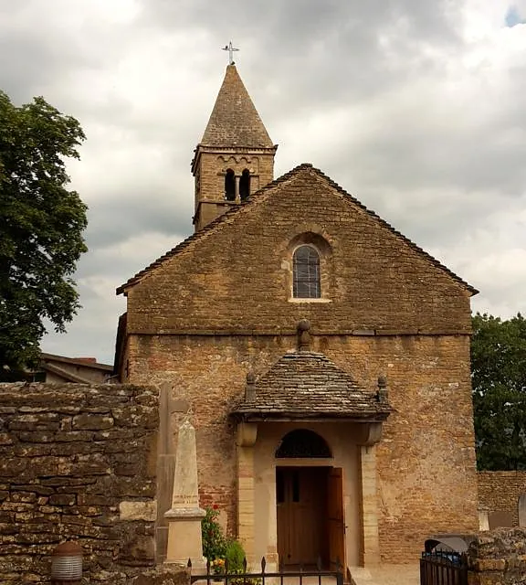 Vorderansicht der Dorfkapelle Église de Sainte-Marie-Madeleine in Taizé