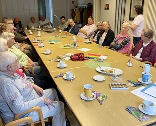 Senioren beim Themen-Café